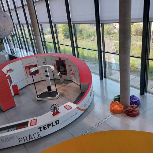 23 000 dětí v obří škole Světa techniky! Milují robotiku i experimenty v moderních laboratořích